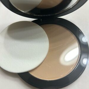 NEW Glo skin beauty pressed honey medium powder 0,31 oz FULL SIZE
